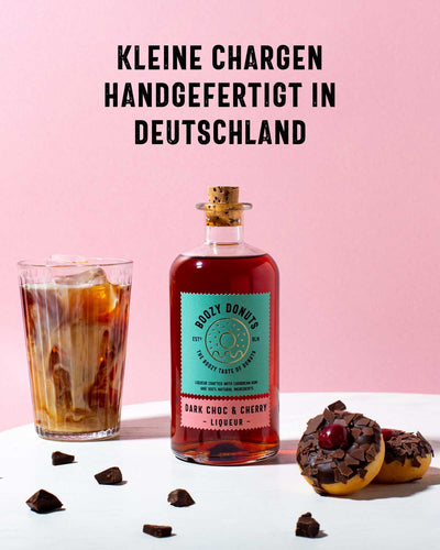 Genauso wie unsere anderen Boozy Donuts Liköre wird auch der Dark Choc Cherry in kleinen Chargen in Deutschland handgefertigt.